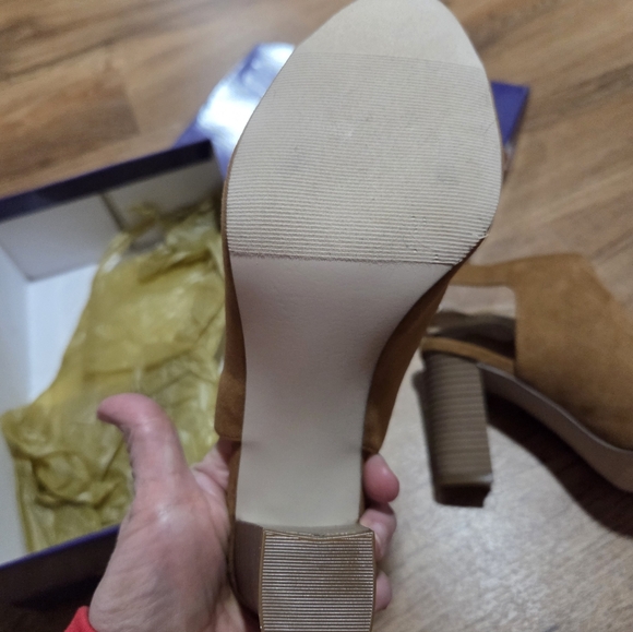 Madden Girl Tan Suede Peep Toe Booties Classic Neutral Shoes Block Heel 7.5 - Picture 7 of 8